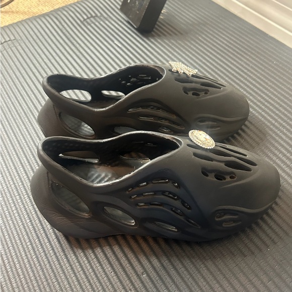 Adidas Yeezy Foam Runners Black - Picture 2 of 4